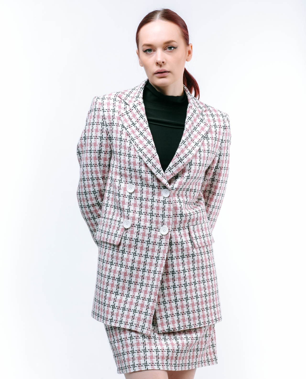 Çəhrayı Zolaqlı Kostyum